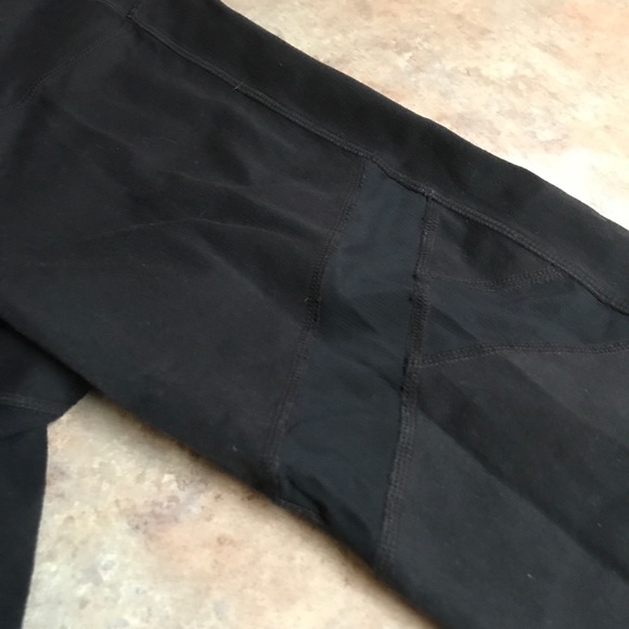 Athleta workout capris with mesh accents - Picture 6 of 9